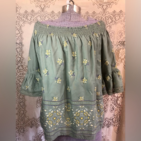 New with tags Maurice’s Sage green floral print elastic off shoulder blouse L - Picture 3 of 9